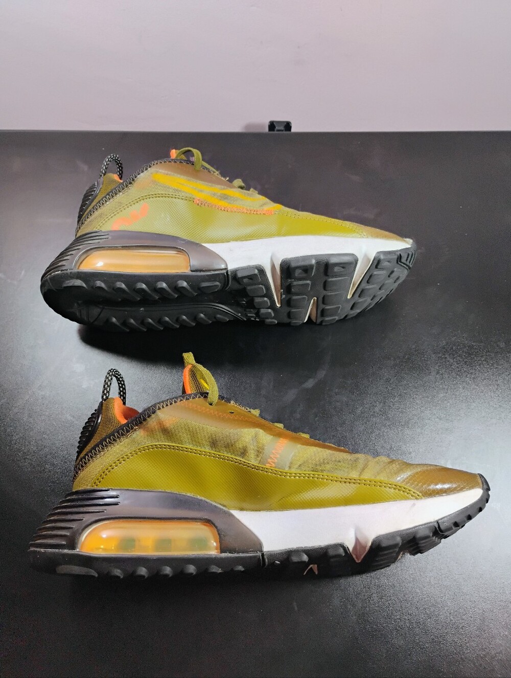 Nike Air Max 2090 Olive green Flak Women’s 9 Sneakers DC1875‑300 - Picture 6 of 10